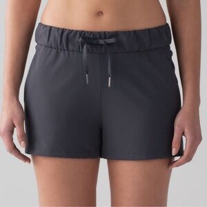Lululemon On The Fly Shorts size (6)